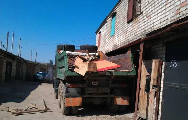 Вывоз мусора в Вешках от 4000 руб контейнерами