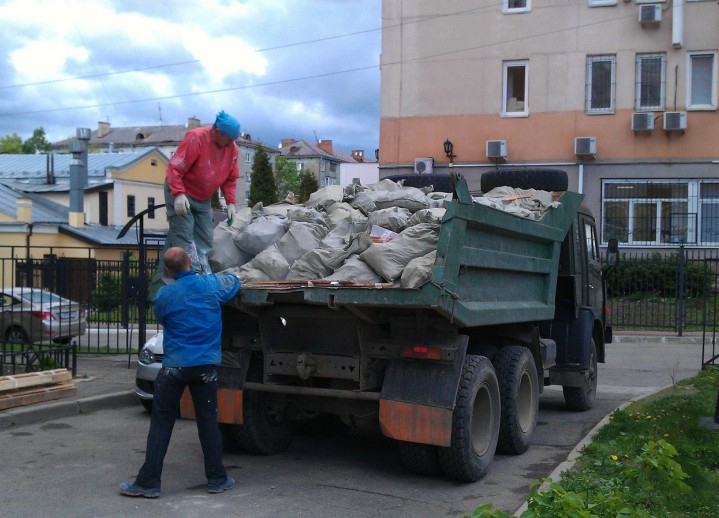 Вывоз строительного мусора из квартиры с погрузкой